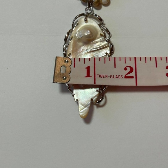 Cookie Lee Gen Pearl & Mother Of Pearl Leaf Pendant Necklace - Picture 9 of 9